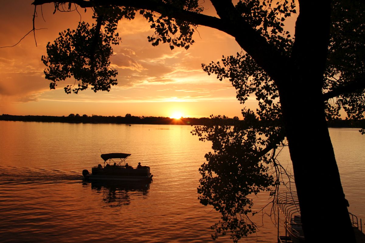 Boat & Pontoon Rental